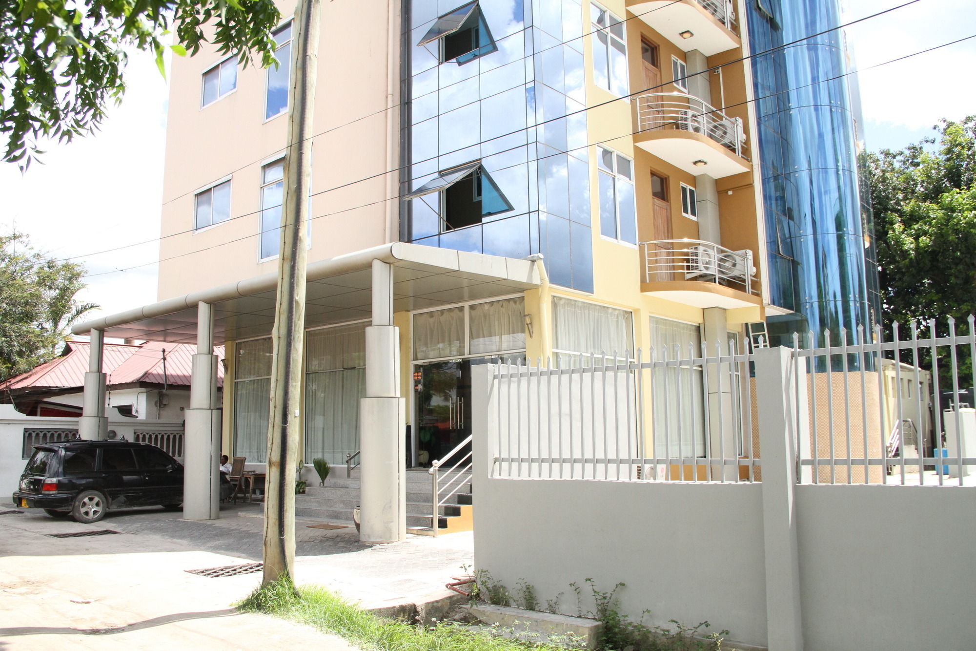 Safina Hotel And Apartments Dar es Salaam Exterior photo